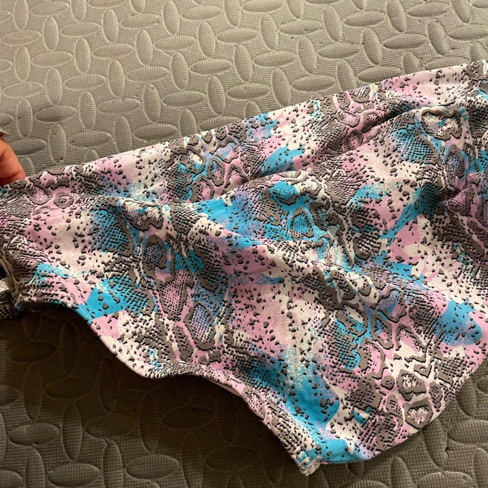 Two piece bathing suit - Picture 8 of 10